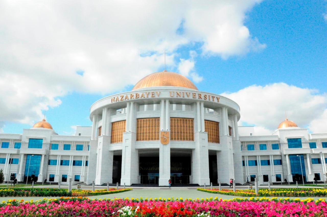 Экспо Бульвар 5 Astana Bagian luar foto