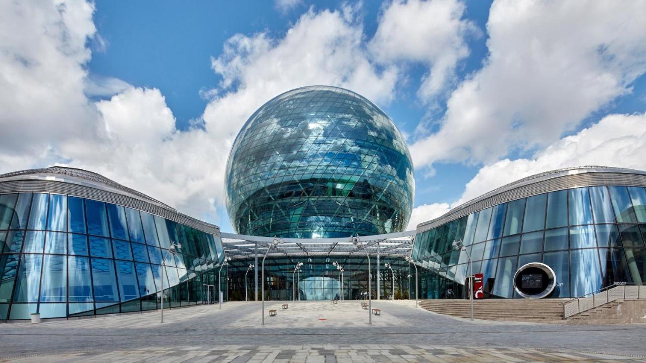 Экспо Бульвар 5 Astana Bagian luar foto
